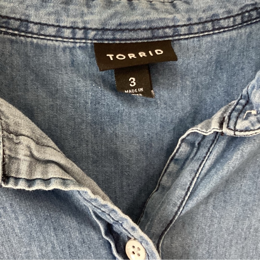 torrid Light Blue Denim Button-Down Shirt - Picture 5 of 9